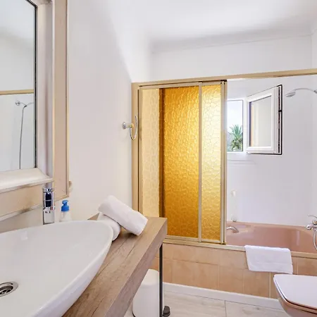 Moderne Grosse Villa, 5 Min Fusslaeufig Zum Strand,pool,klima