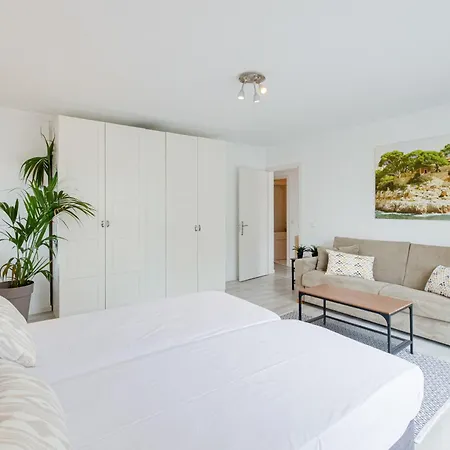 Moderne Grosse Villa, 5 Min Fusslaeufig Zum Strand,pool,klima