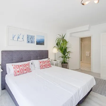 Moderne Grosse Villa, 5 Min Fusslaeufig Zum Strand,pool,klima * Calas de Mallorca