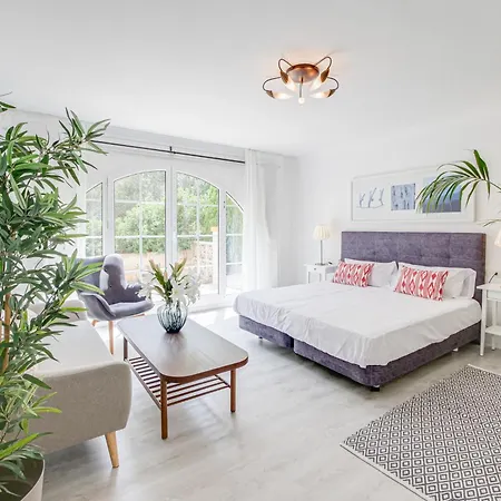Moderne Grosse Villa, 5 Min Fusslaeufig Zum Strand,pool,klima